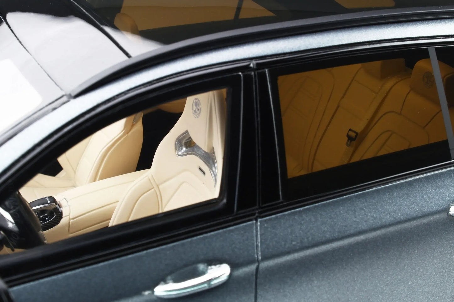 Mô hình xe GT SPIRIT 1:18 Mercedes-AMG E63 S T-Modell 2019 - GT232