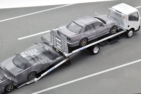 Mô hình xe Tomyca Limited Vintage TLV 1:64 Nissan Atlas (F24) Hanamidai Automobile Safety Loader | LV-N144a