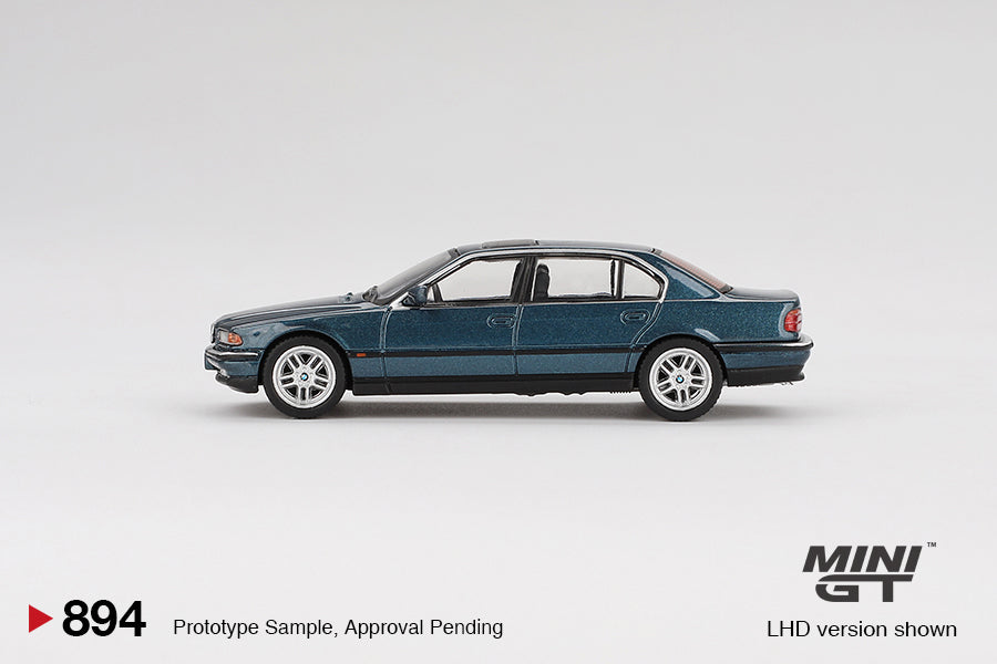 Mô hình xe Mini GT 1:64 BMW 750IL Sorrento Blue Metallic - MGT00894