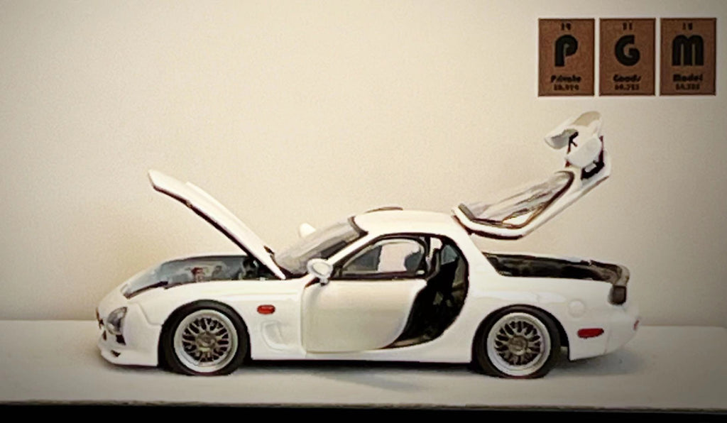 Mô hình xe PGM 1:64 Mazda RX-7 (FD3S) in White Standard Square Base Version / PGM-640803A