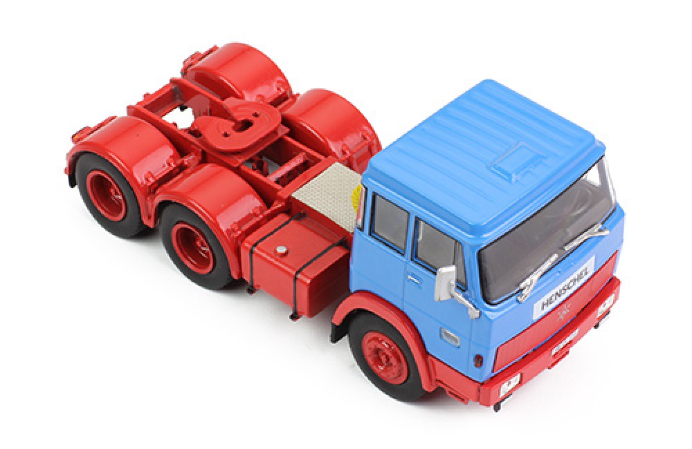 Mô hình xe đầu kéo IXO 1:43 Henschel Hs 19 Ts 1966 Light Blue And Red - TR012