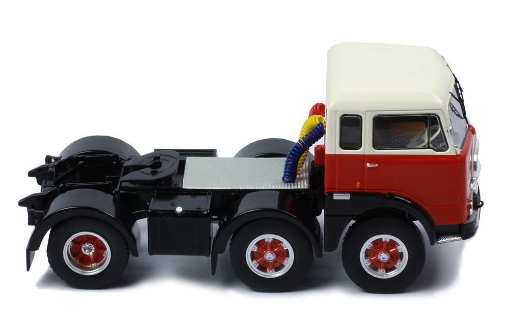 Mô hình xe đầu kéo IXO 1:43 Fiat 690 T1 1962 Red And White - TR101