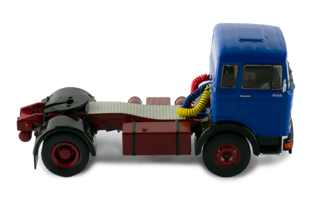 Mô hình xe đầu kéo IXO 1:43 Mercedes-Benz Lps 1632 1970 Blue - TR175.22