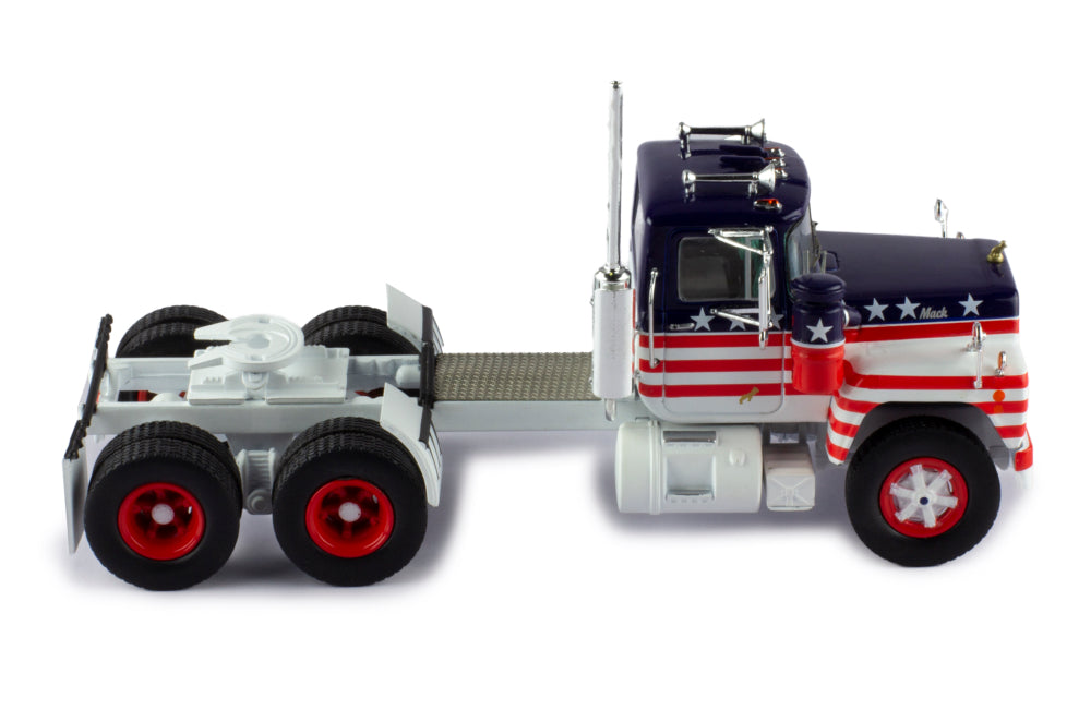 Mô hình xe đầu kéo IXO 1:43 Mack R-Series 1966 Red And Blue - TR178.22