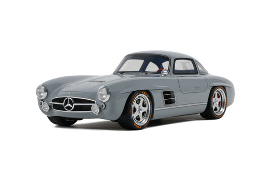 Mô hình xe GT SPIRIT 1:18 S-Klub Gullwing - GT418