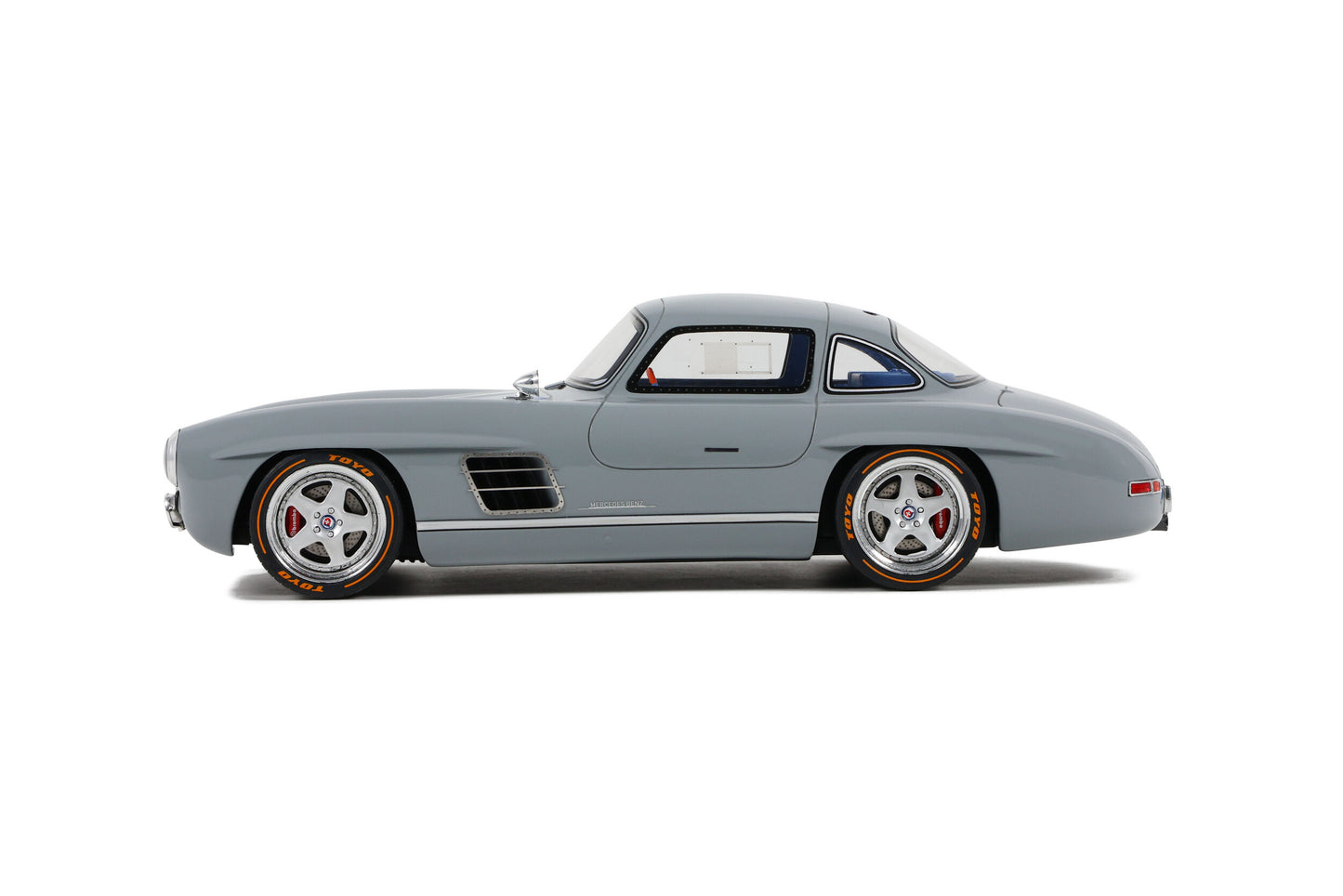 Mô hình xe GT SPIRIT 1:18 S-Klub Gullwing - GT418