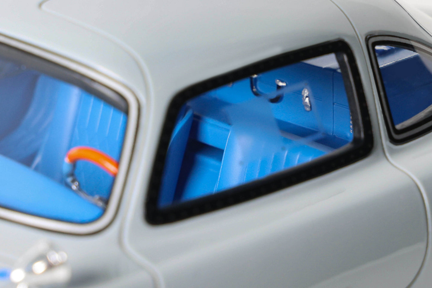 Mô hình xe GT SPIRIT 1:18 S-Klub Gullwing - GT418