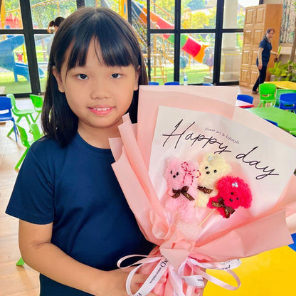 Bó hoa len xù 3 gấu - Tháng 3 2025 - Mocus Gift & Toys