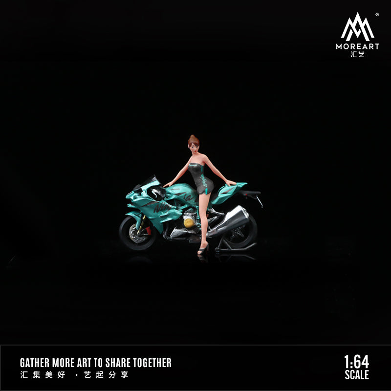 Mô hình diorama Kawasaki Motorcycle Girl Doll 1:64 cận cảnh xe máy