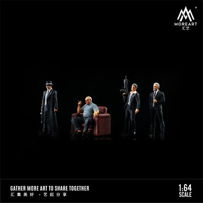 Cận cảnh một búp bê trong Gang Boss Doll Set