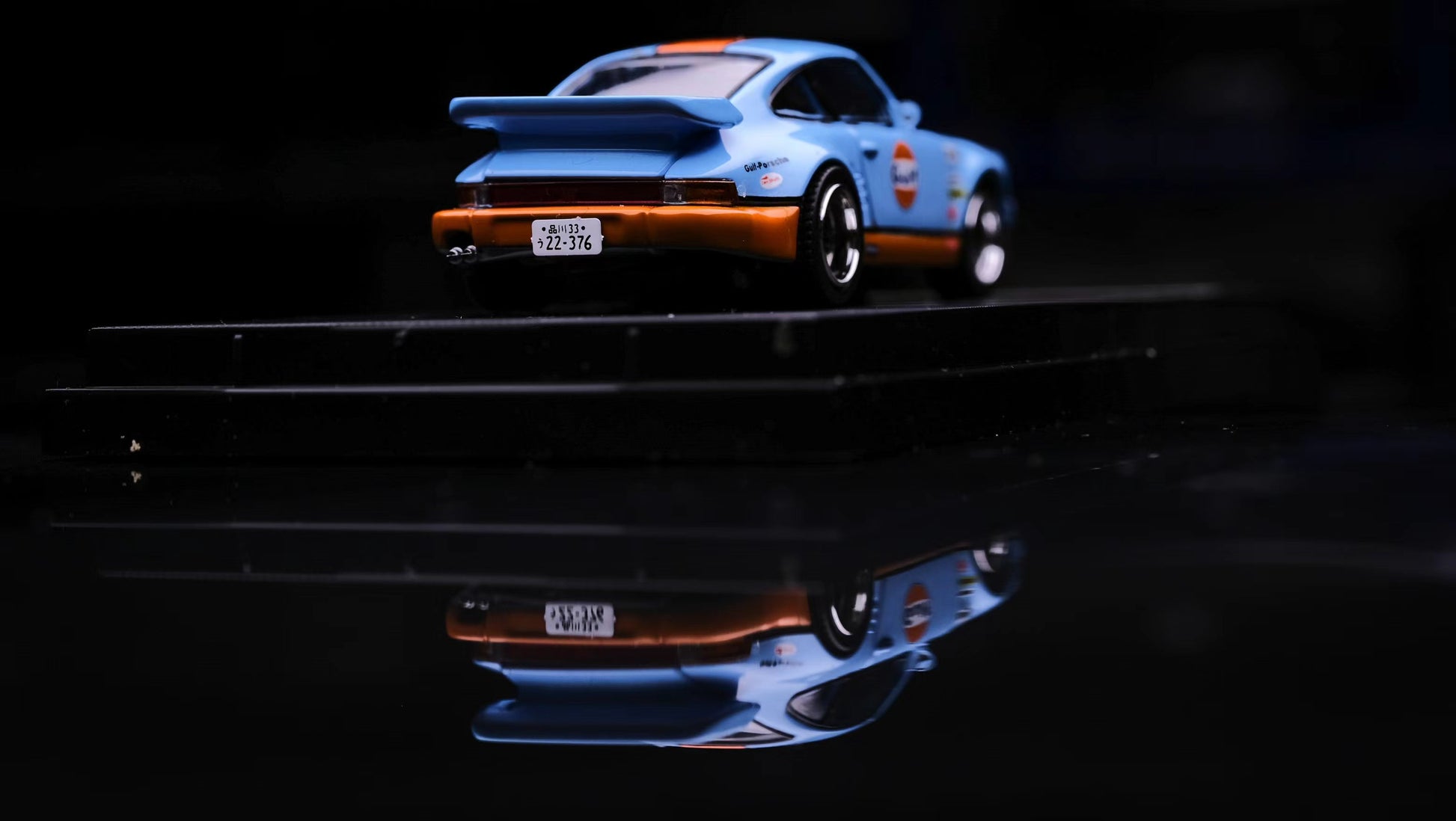 Đuôi xe 930 Turbo open-top version-GUIF Gulf paint