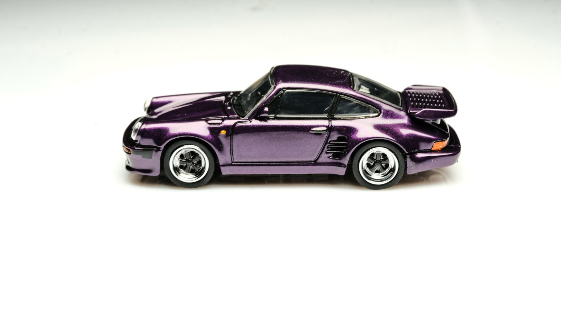Vỏ hộp xe 911 930 Turbo Purple STREET WEAPON
