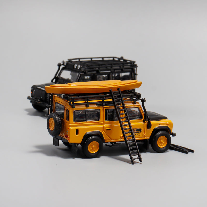 Chi tiết nóc xe Land Rover Defender 110 Camel Cup