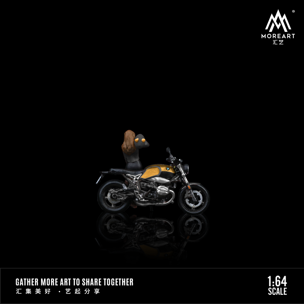 Mô hình cô gái trong diorama BMW R nineT MoreArt