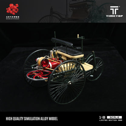 Xe Mercedes-Benz No. 1 màu bạc