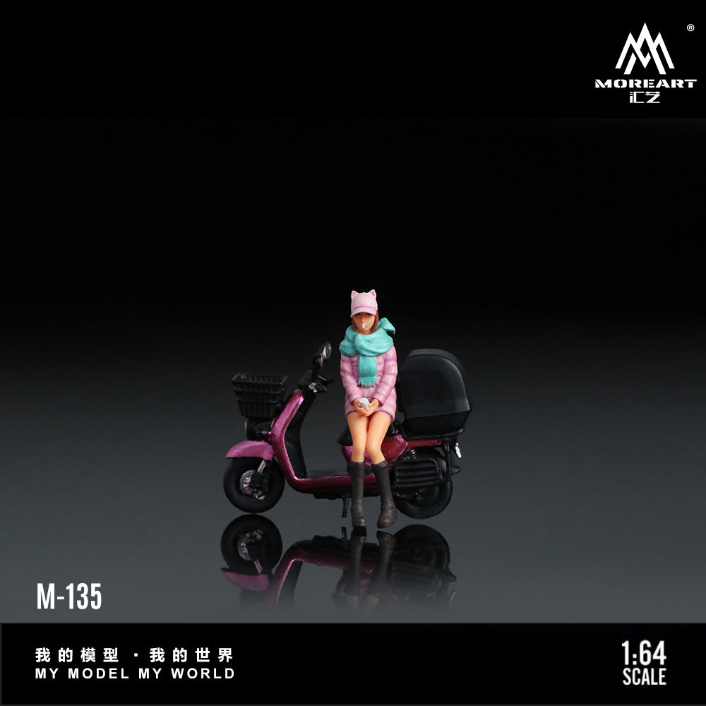 Diorama Metallic Pink Scooter Girl và xe scooter