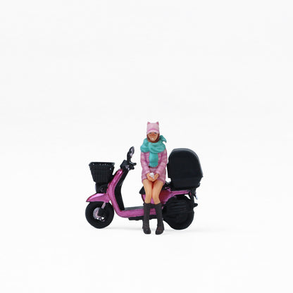Diorama Metallic Pink Scooter Girl tỉ lệ 1:64