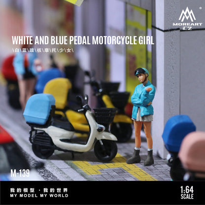 Xe scooter màu xanh dương trong diorama MoreArt