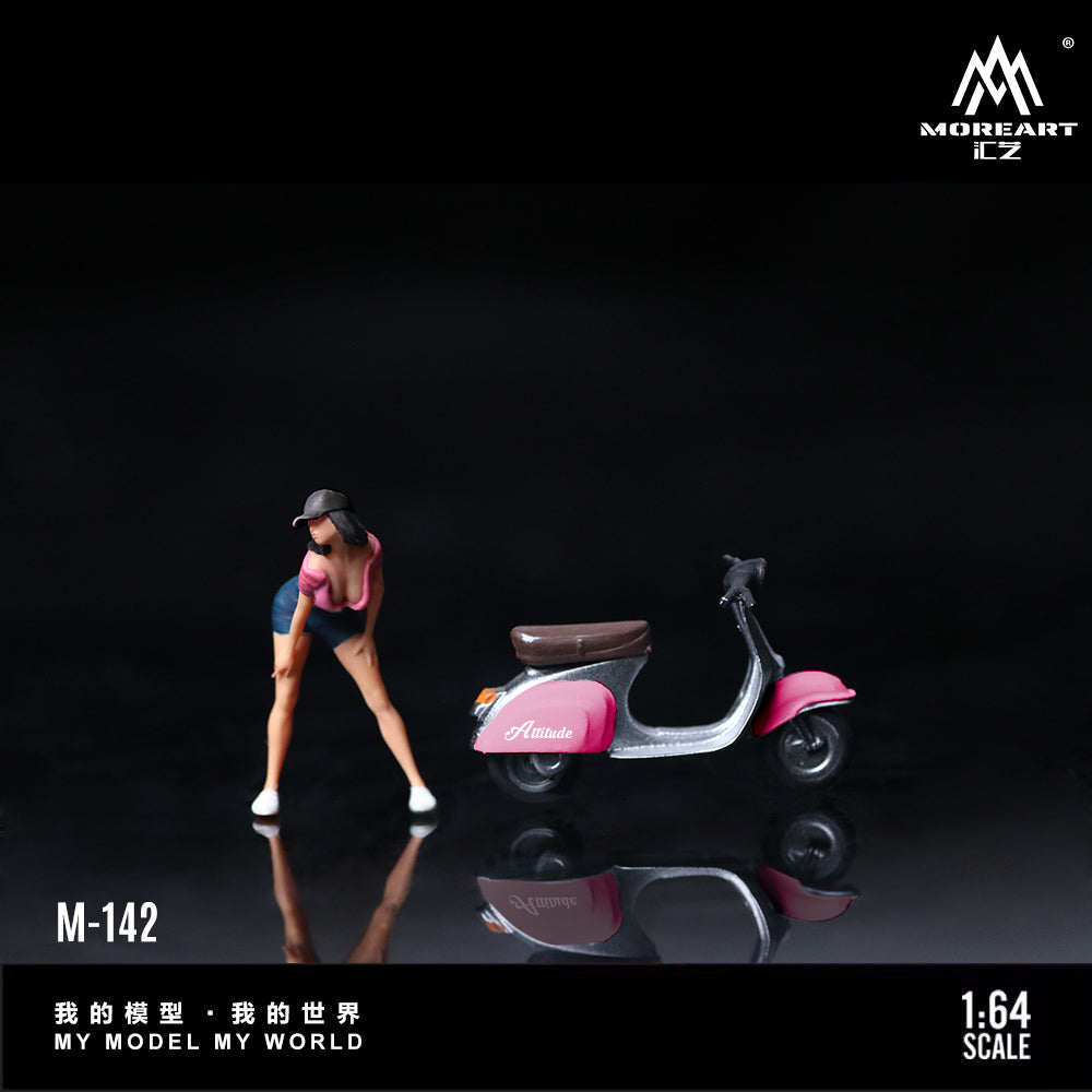 Nhân vật và xe scooter trong diorama