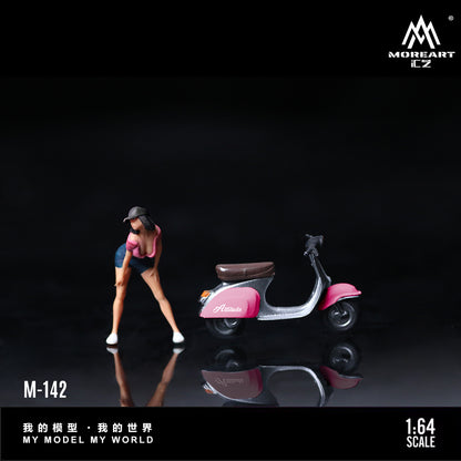 Nhân vật và xe scooter trong diorama