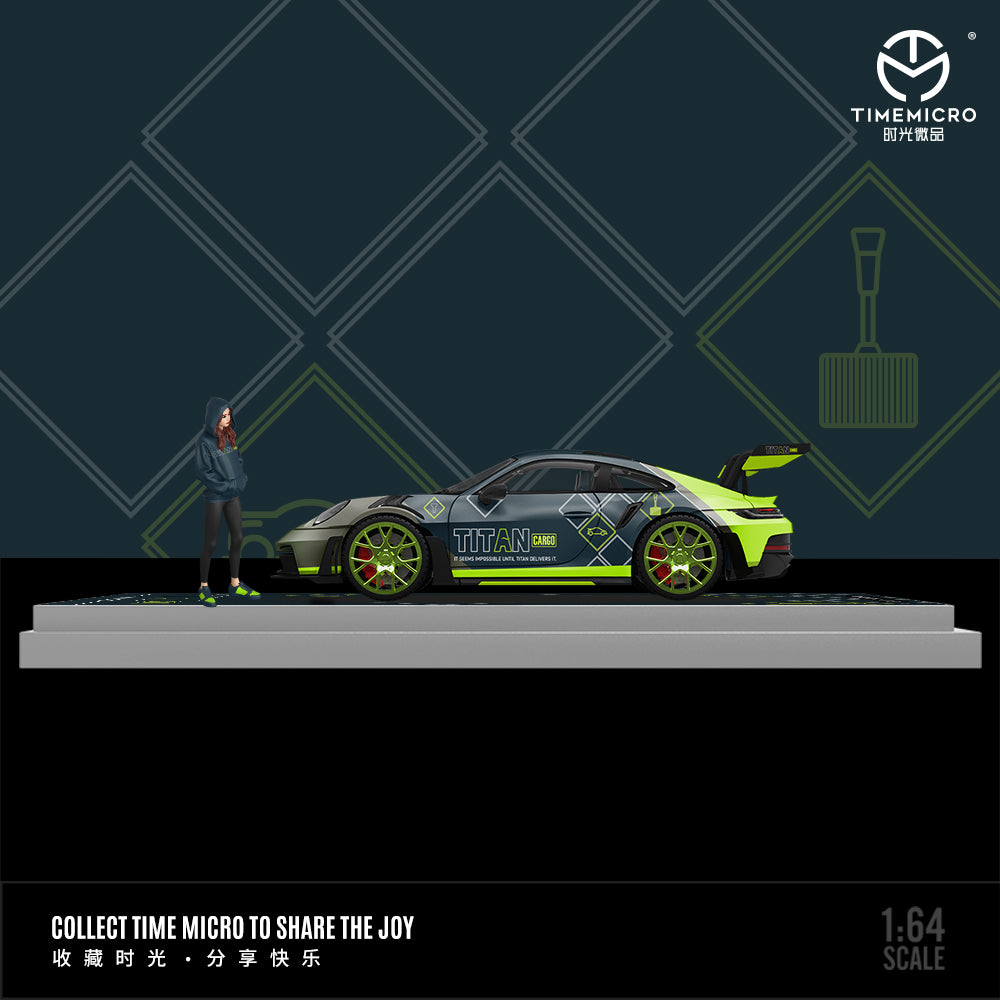 Porsche 992 GT3 RS có búp bê