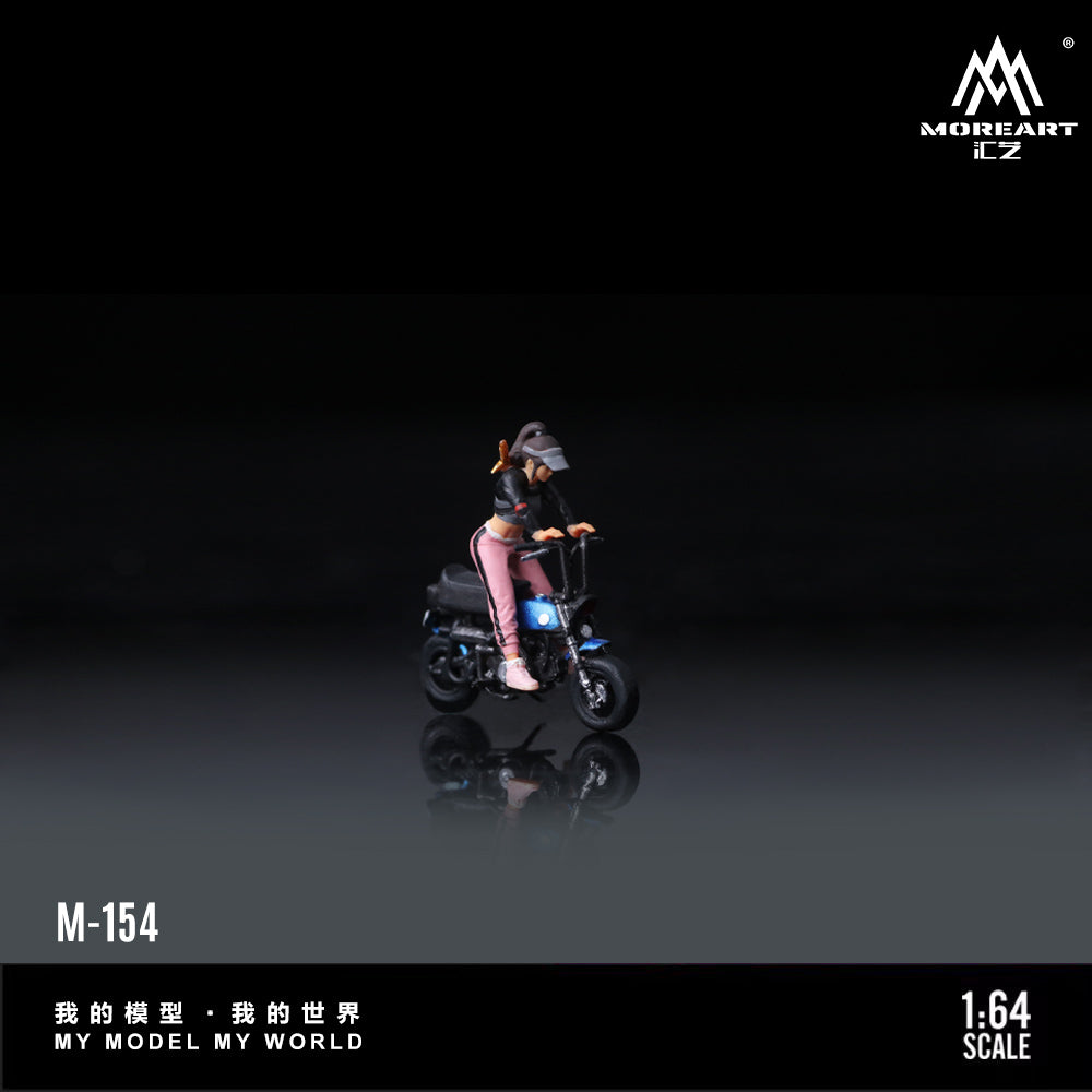 Mô hình diorama Busy Heroine Motorcycle chi tiết xe máy