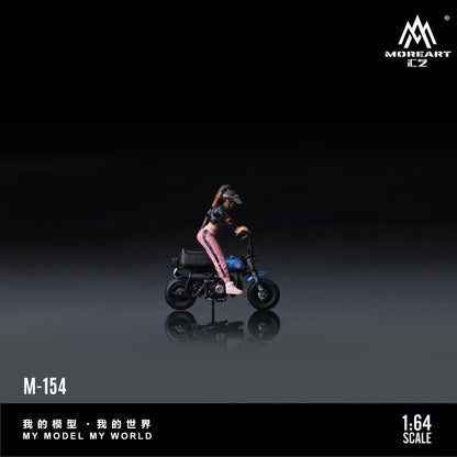 Mô hình diorama Busy Heroine Motorcycle góc nhìn từ phía sau