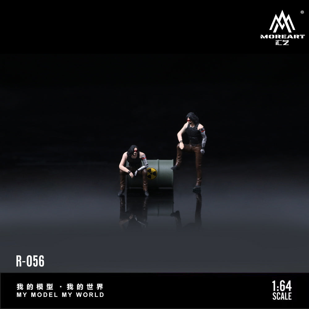 Chi tiết nhỏ của Silver Hand Doll