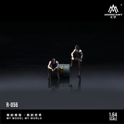 Chi tiết nhỏ của Silver Hand Doll