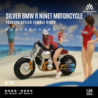 Góc nghiêng mô hình BMW Latte và nữ biker thời trang