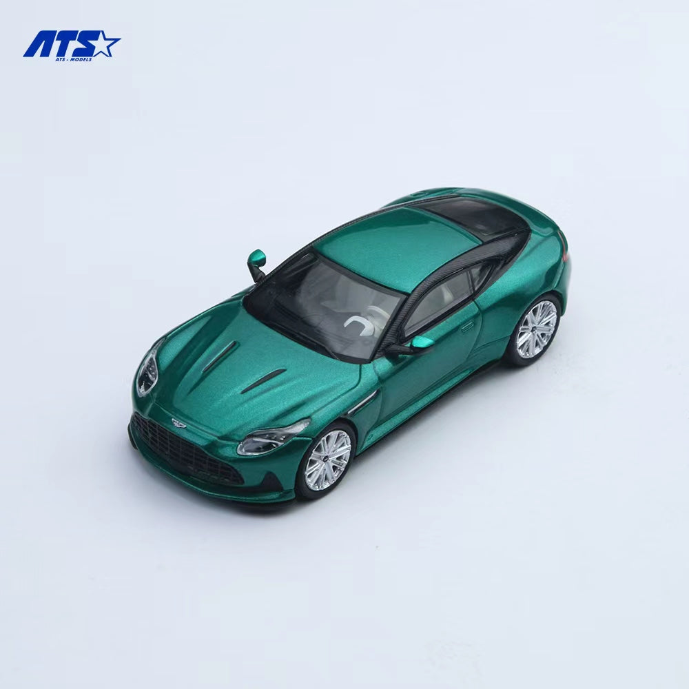 Thân xe Aston Martin DB12 màu xanh lục kim loại