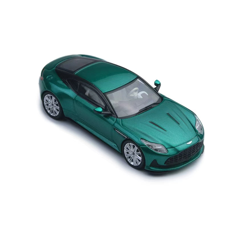 Xe Aston Martin DB12 màu xanh lá cây