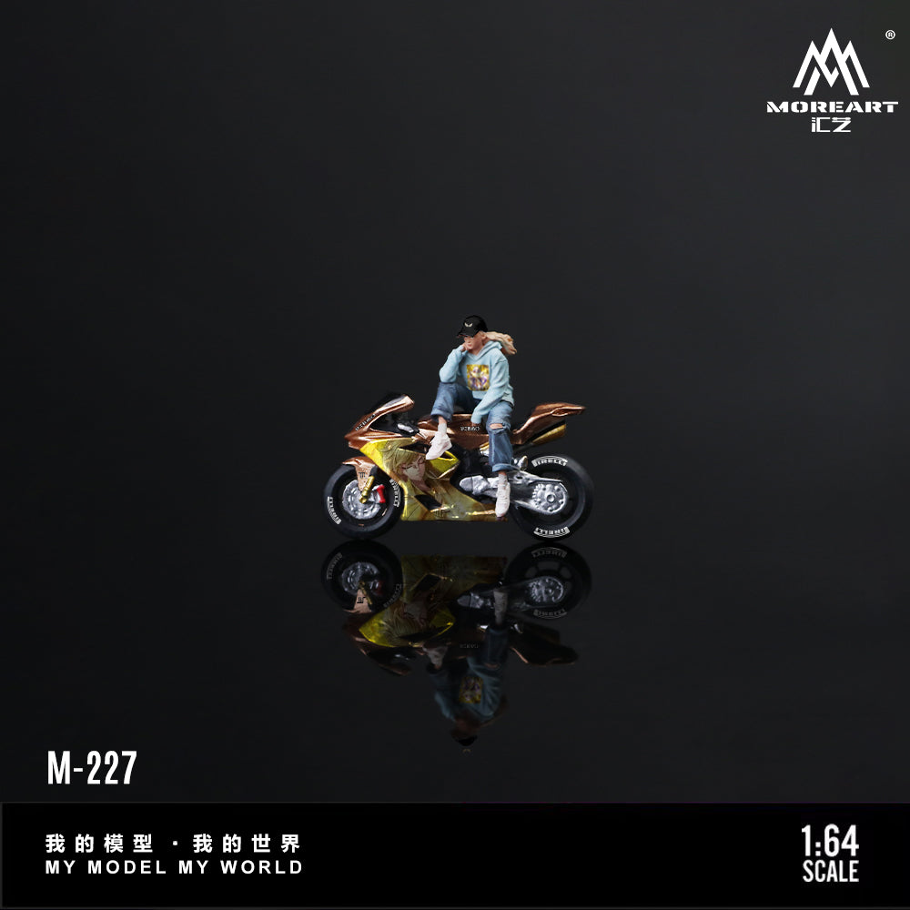 Xe máy và búp bê tỉ lệ 1:64