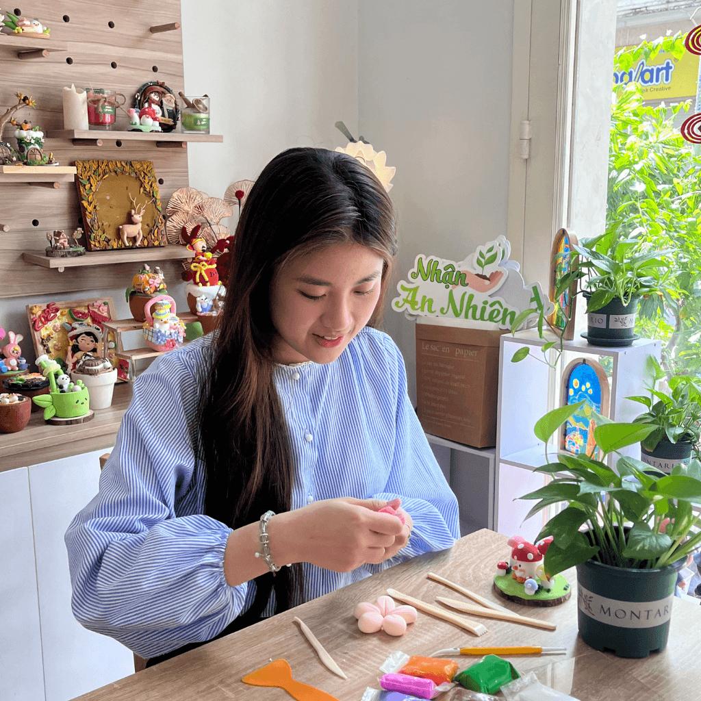 Nặn tranh chân dung đất sét - Tháng 3 2025 - Mocus Gift & Toys