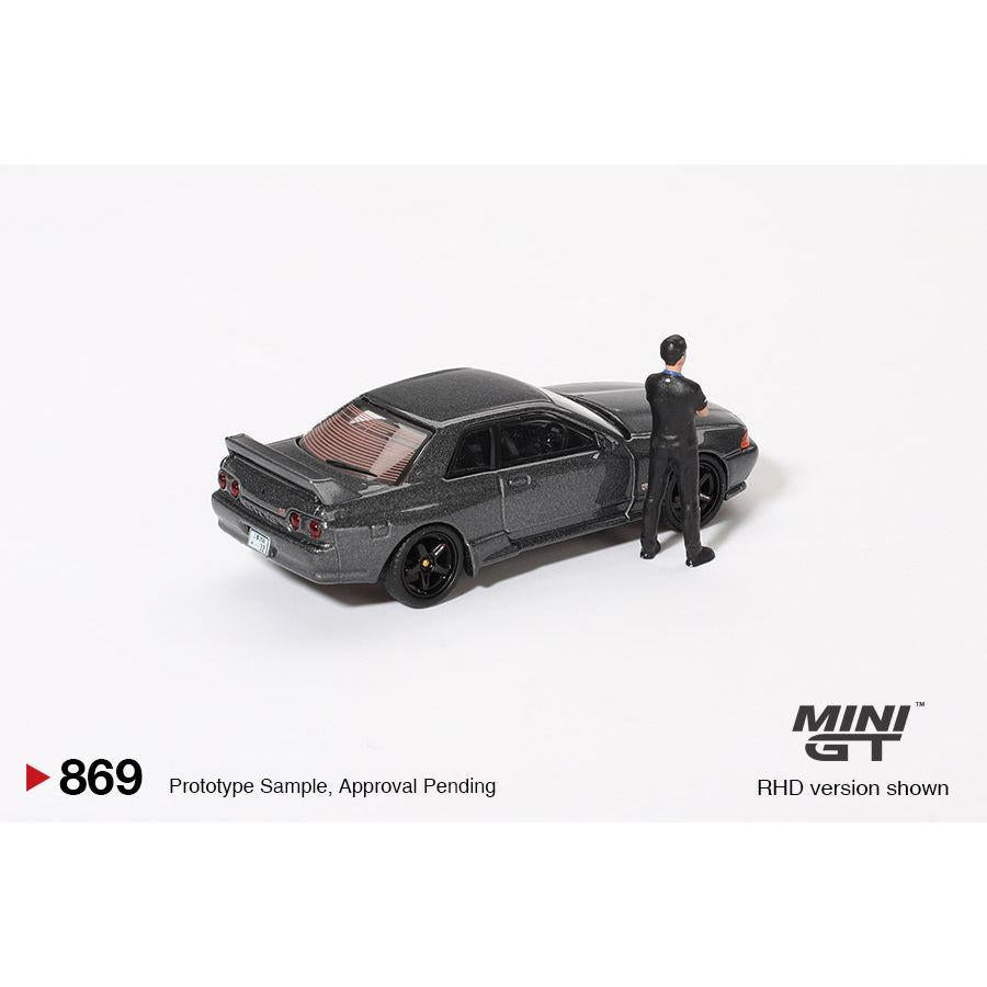 [HÀNG CÓ SẴN] Mocus Mô hình xe Mini GT 1:64 Nissan Skyline GT-R (R32) Nismo Gunmetal W/ Matsuda Figure 869