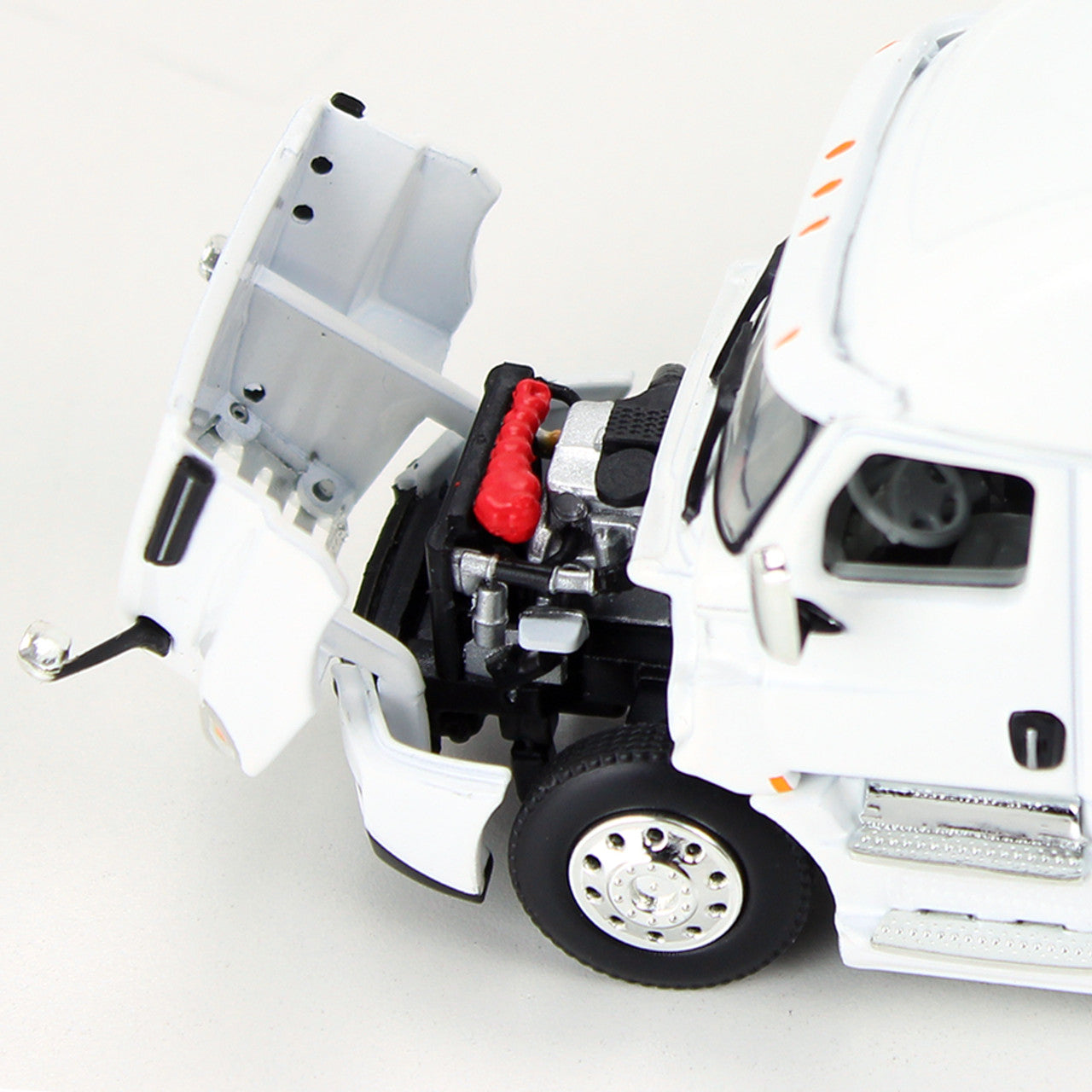 Mô hình xe DCP 1:64White/White Freightliner 2018 Cascadia High-Roof Sleeper & 53' Utility Trailer With Skirts 60-0744