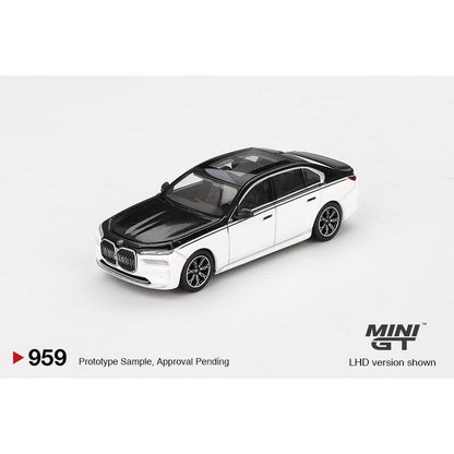 [HÀNG CÓ SẴN] Mocus Mô hình xe Mini GT 1:64 BMW i7 xDrive60 Alpine White / Black Sapphire 959