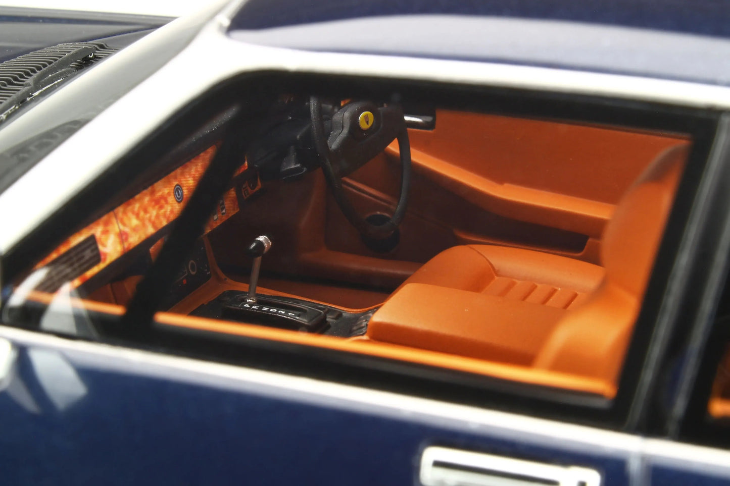 Mô hình xe GT SPIRIT 1:18 Jaguar XJS Lynx Eventer - GT788