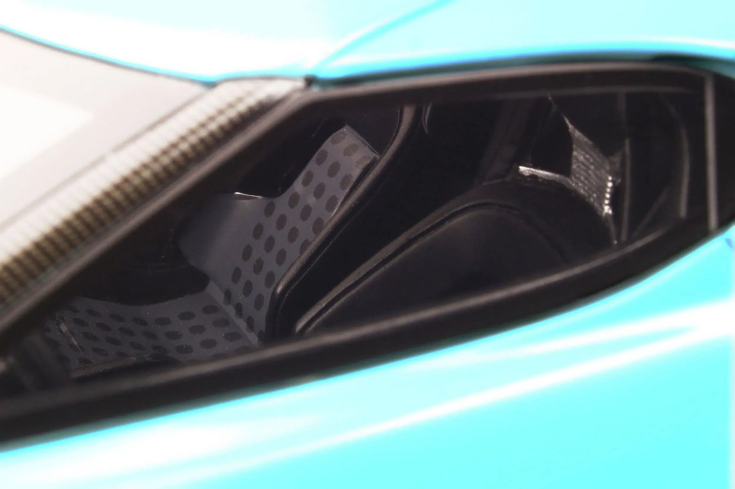 Mô hình xe GT SPIRIT 1:18 Ford GT Heritage Edition - GT783