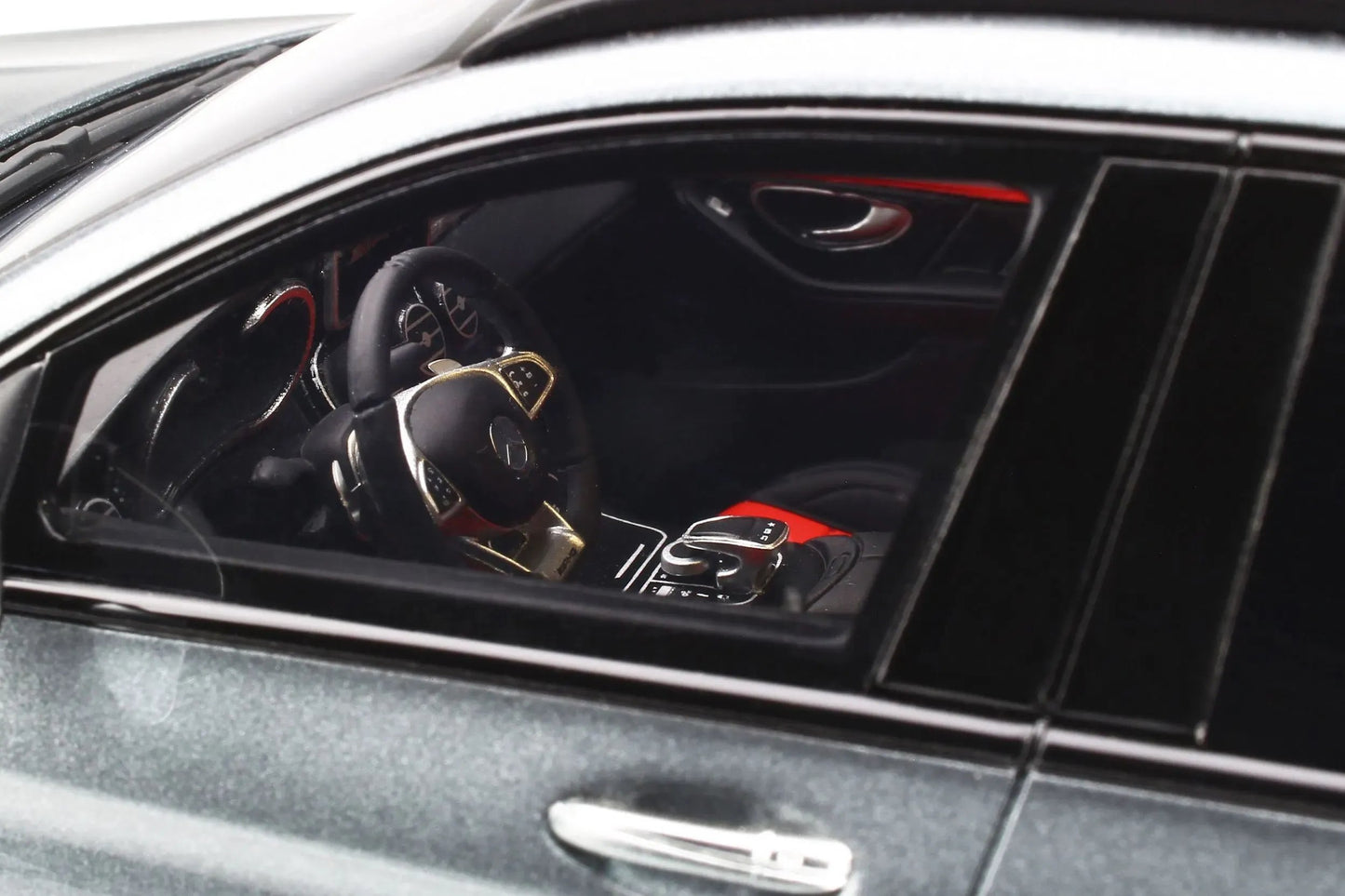 Mô hình xe GT SPIRIT 1:18 Mercedes-AMG GLC 63 S - GT231