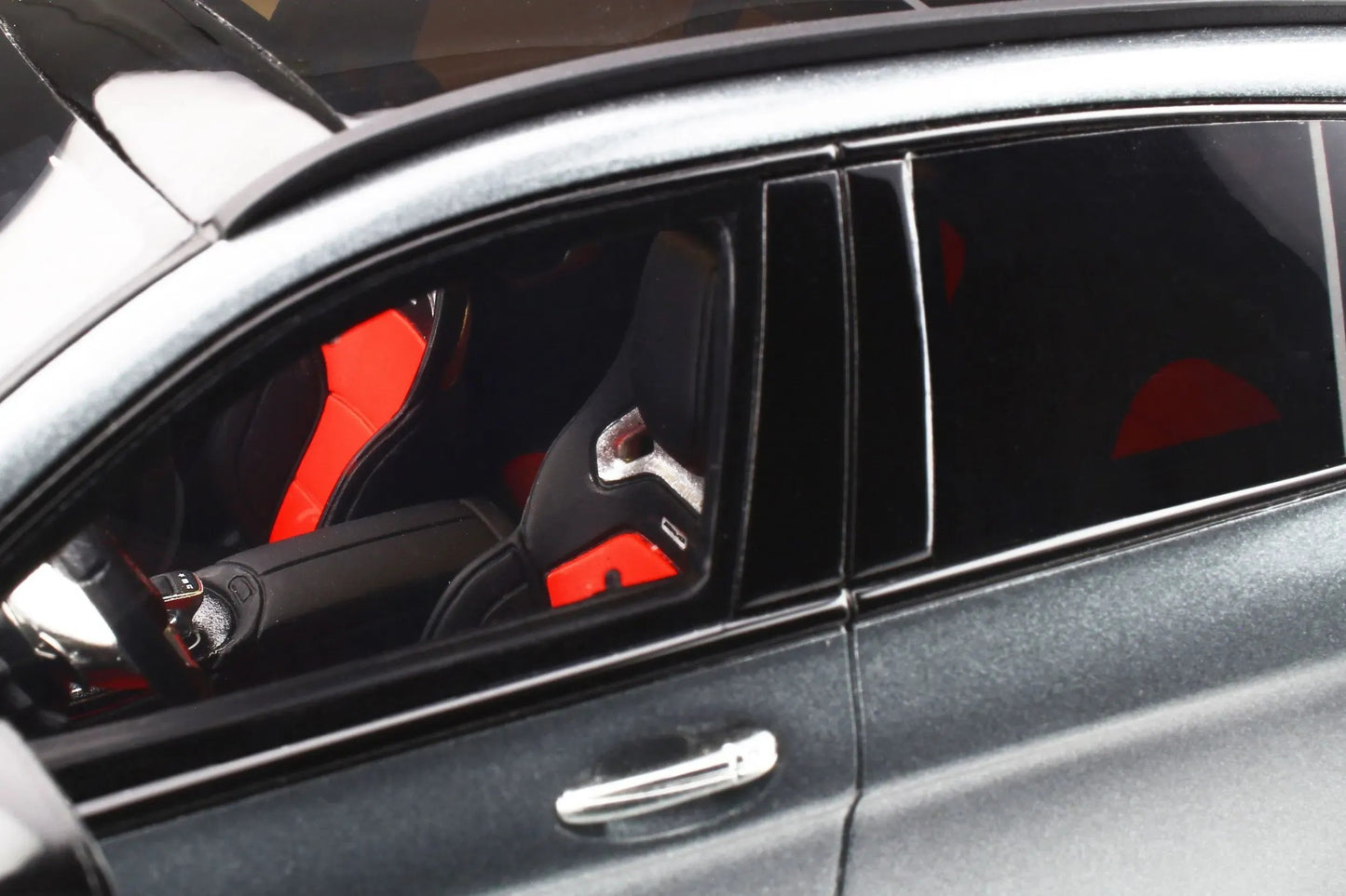 Mô hình xe GT SPIRIT 1:18 Mercedes-AMG GLC 63 S - GT231