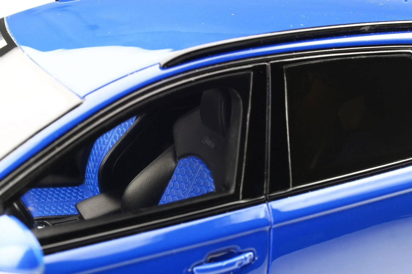 Mô hình xe GT SPIRIT 1:18 Audi RS 6 Performance Nogaro Edition - GT719