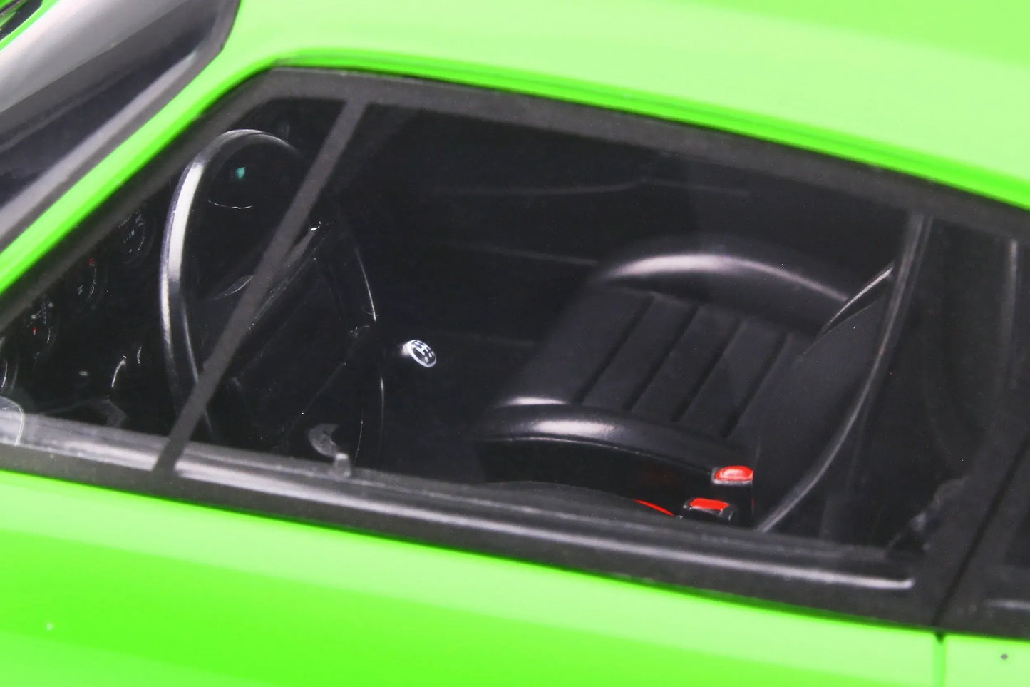 Mô hình xe GT SPIRIT 1:18 Porsche 911 3.2 Carrera - GT740