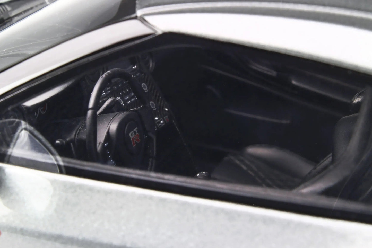 Mô hình xe GT SPIRIT 1:18 Nissan GT-R R35 Modified by Prior Design - GT243