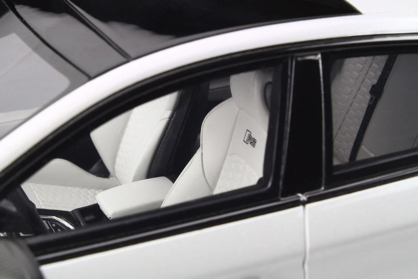 Mô hình xe GT SPIRIT 1:18 Audi RS 5 Sportback 2019 - GT240