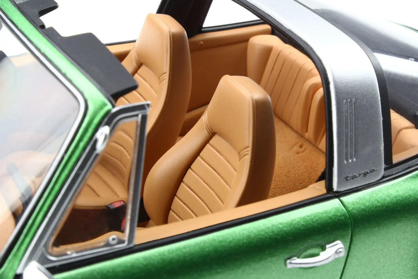 Mô hình xe GT SPIRIT 1:18 Porsche 911 S 2.7 Targa - GT780