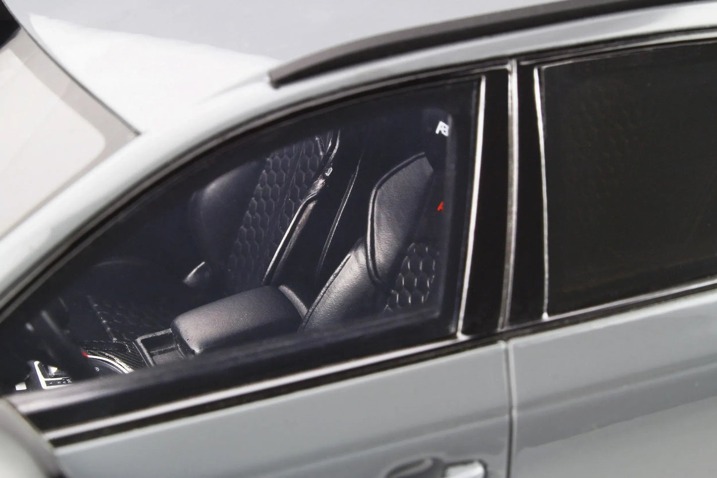 Mô hình xe GT SPIRIT 1:18 ABT RS 4-R 2019 - GT236