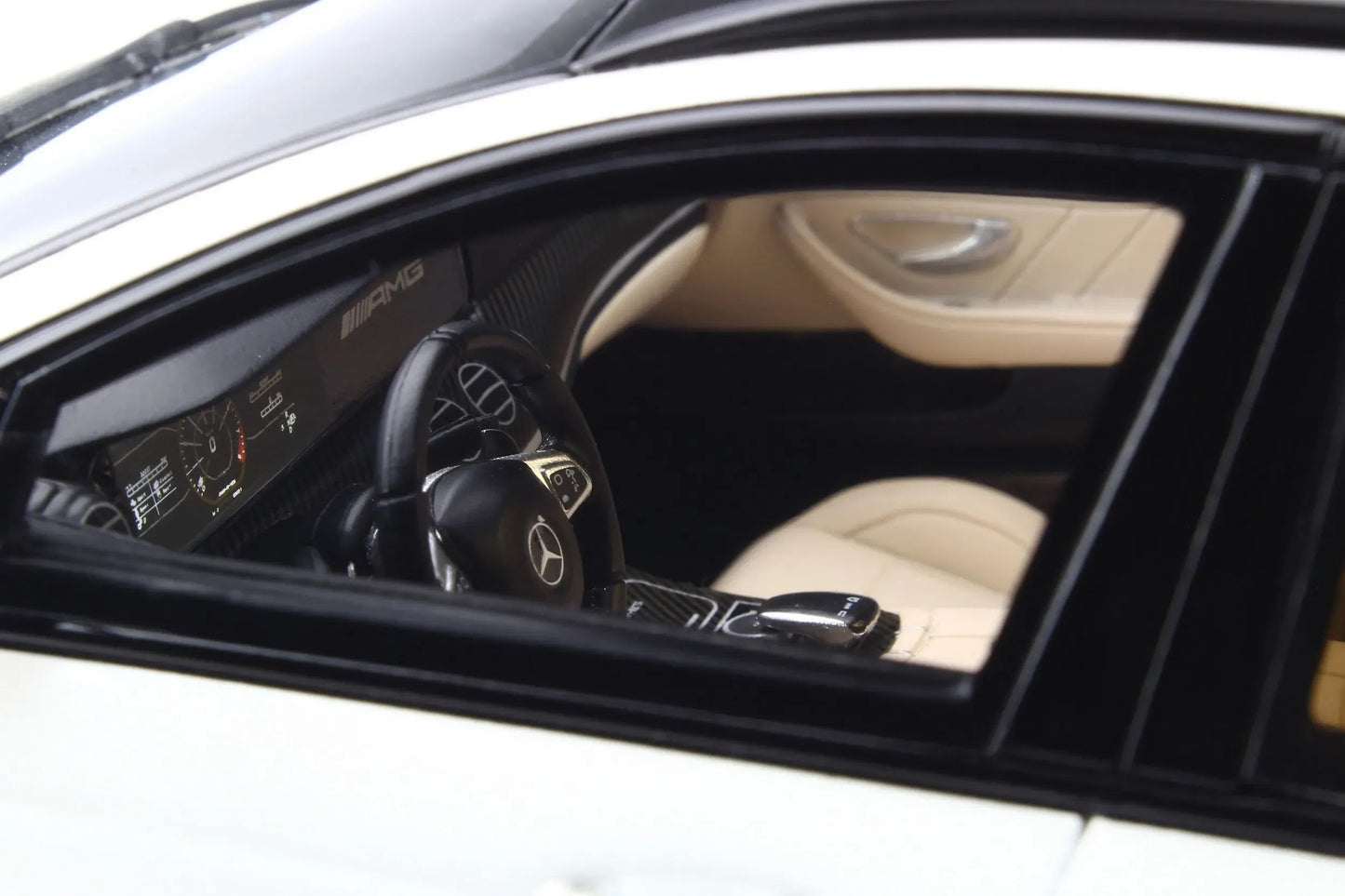 Mô hình xe GT SPIRIT 1:18 Mercedes-AMG E63 S T-Modell 2019 - GT795