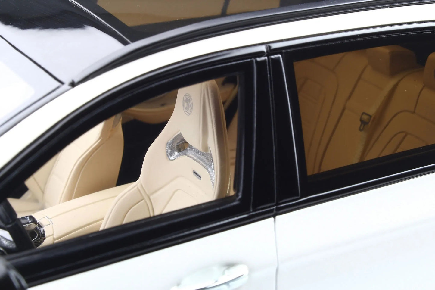 Mô hình xe GT SPIRIT 1:18 Mercedes-AMG E63 S T-Modell 2019 - GT795