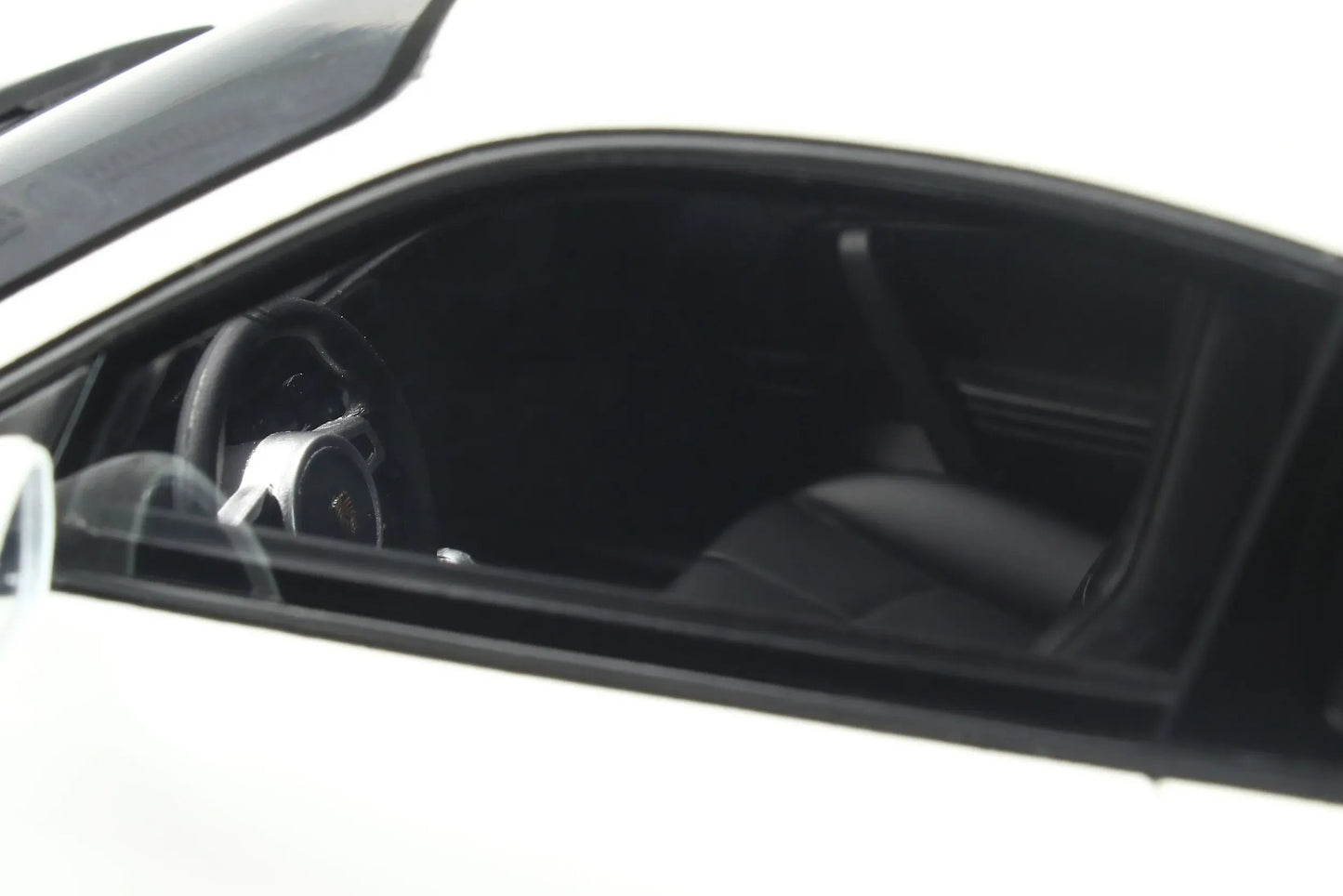 Mô hình xe GT SPIRIT 1:18 Porsche 911 (997.2) GTS - GT287